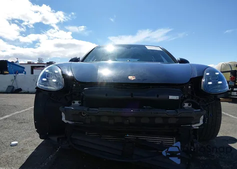 2018 Porsche Panamera 4 z USA, uszkodzony, nr VIN WP0AA2A79JL102017